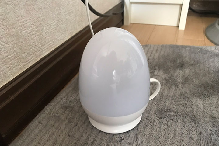 充電中のVAVA ナイトライト