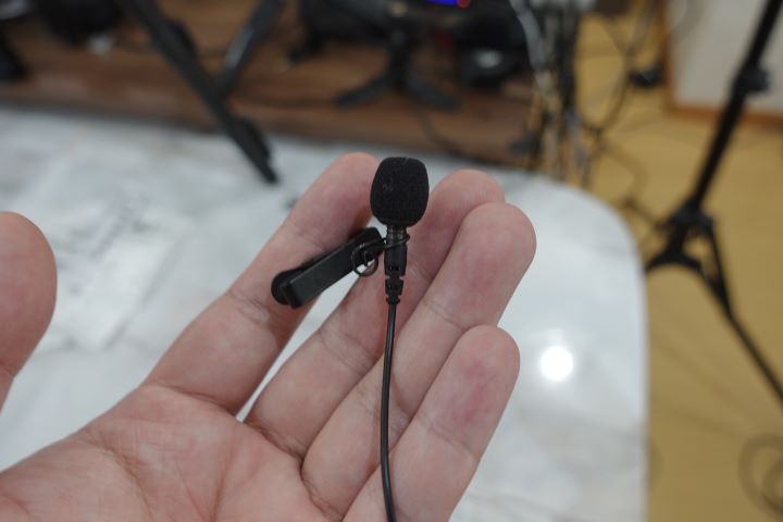 ピンマイクを接続して使うこともできます