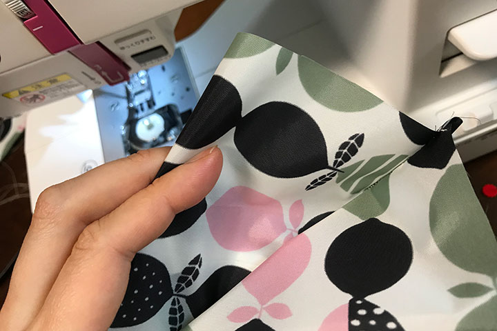 手作りエコバッグの横マチのアップ