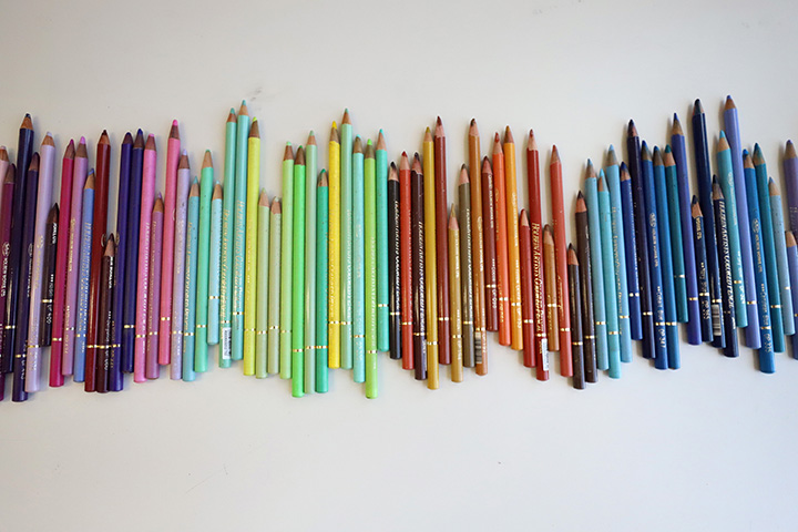 <alt>ホルベイン社の色鉛筆の写真