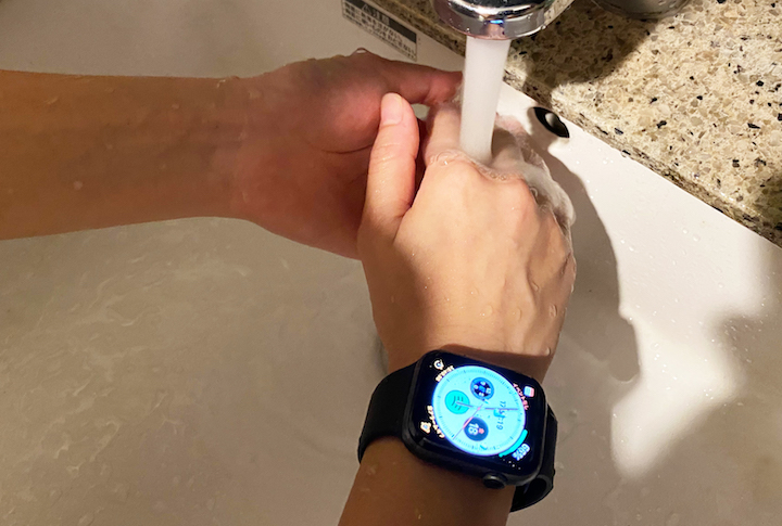 Apple Watchを着けて手を洗う