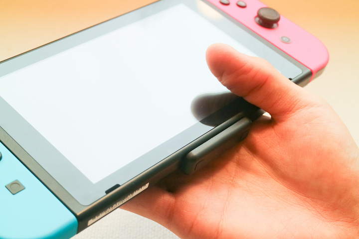 Route Air ProをSWITCHに挿した様子