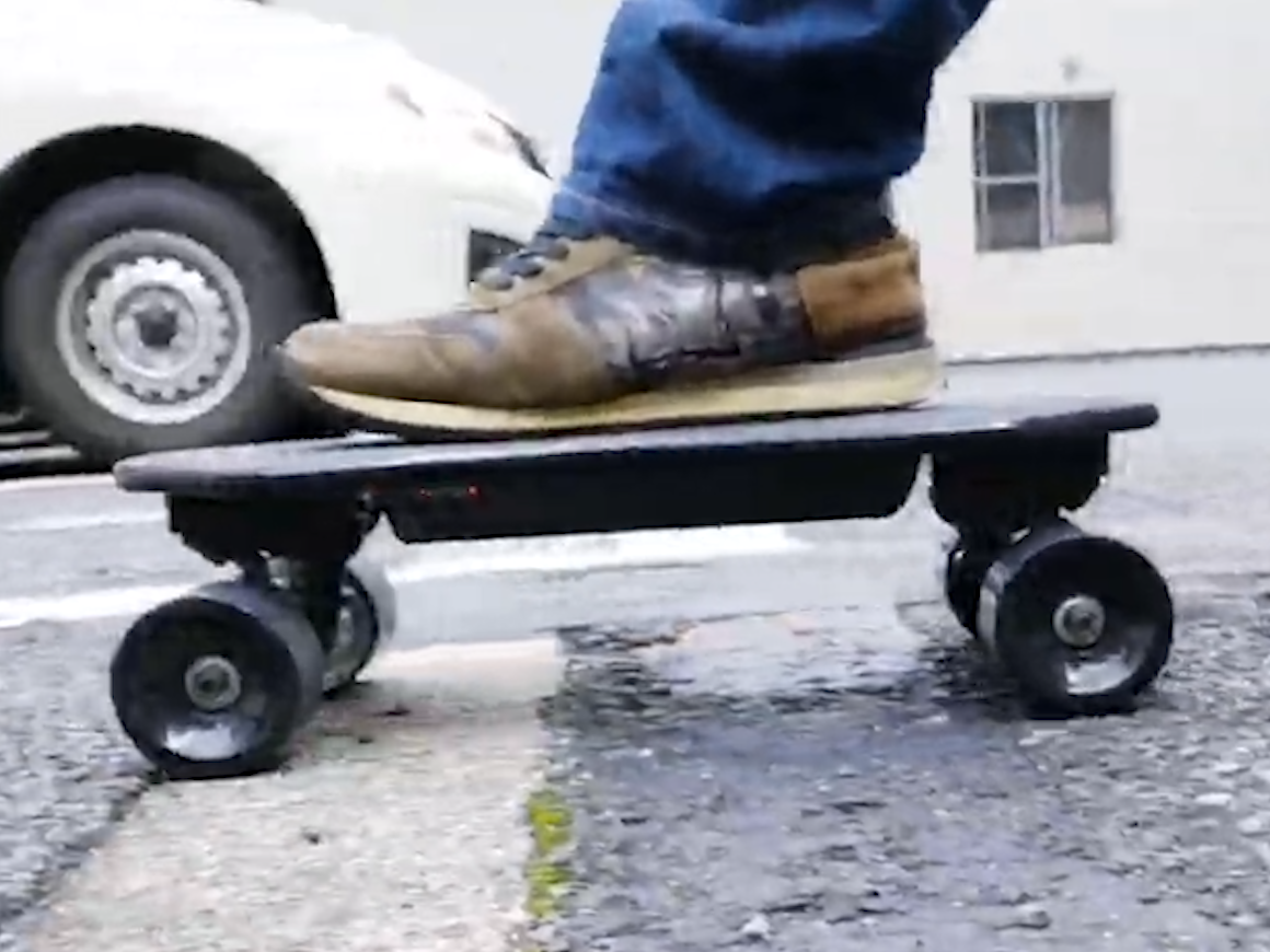 超高出力モーター搭載 モンスター級 新型モデル電動スケートボード 超高出力モーター搭載 モンスター級 新型モデル電動スケート