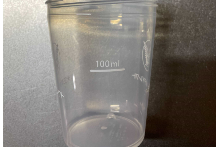 100mlの線があるシェイカーの画像