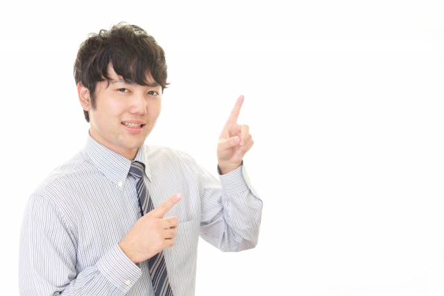 教える男性