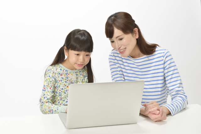 PCを使う子供