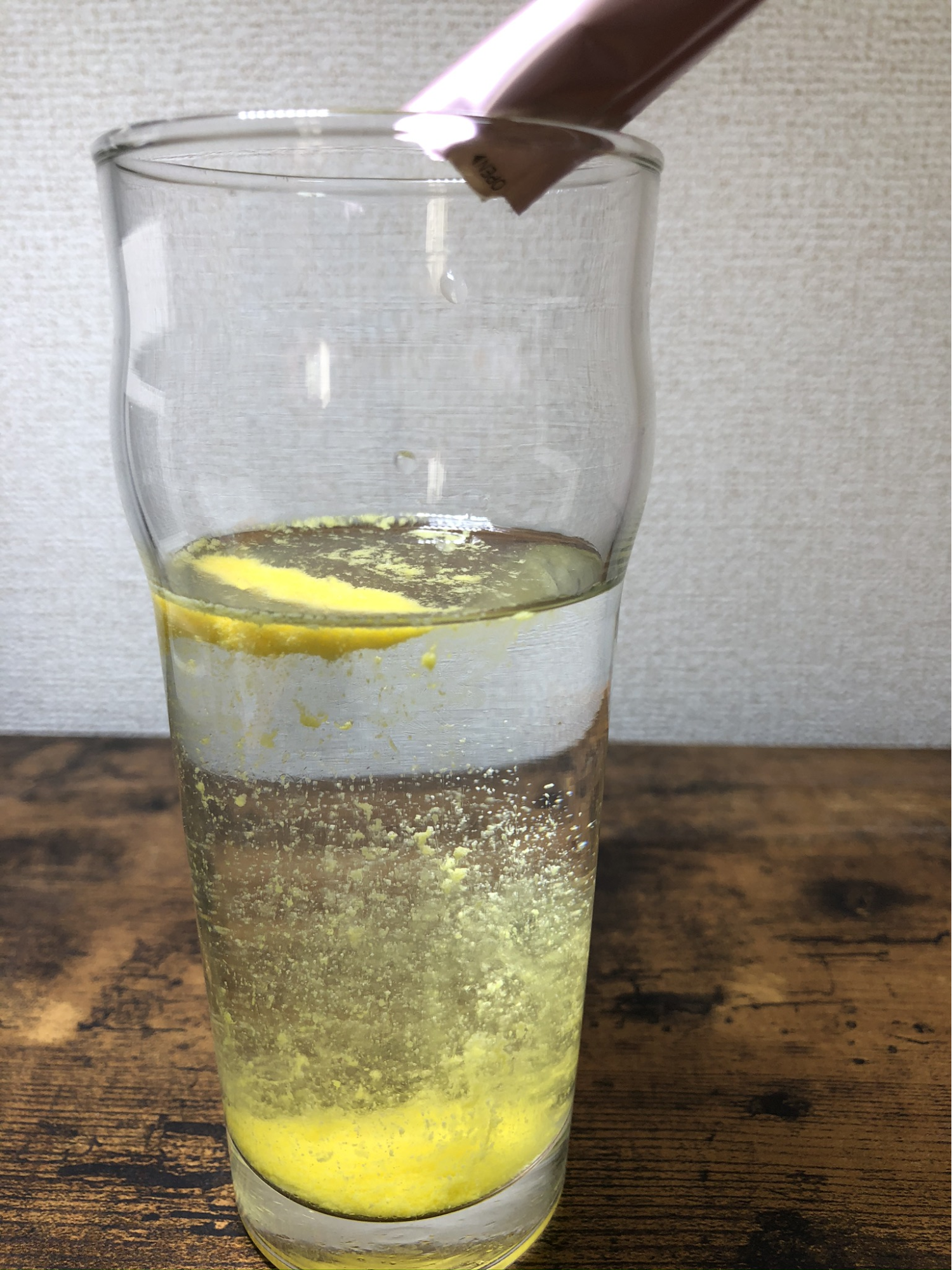 アルフェ ビューティコンク<パウダー>を投入した水の写真