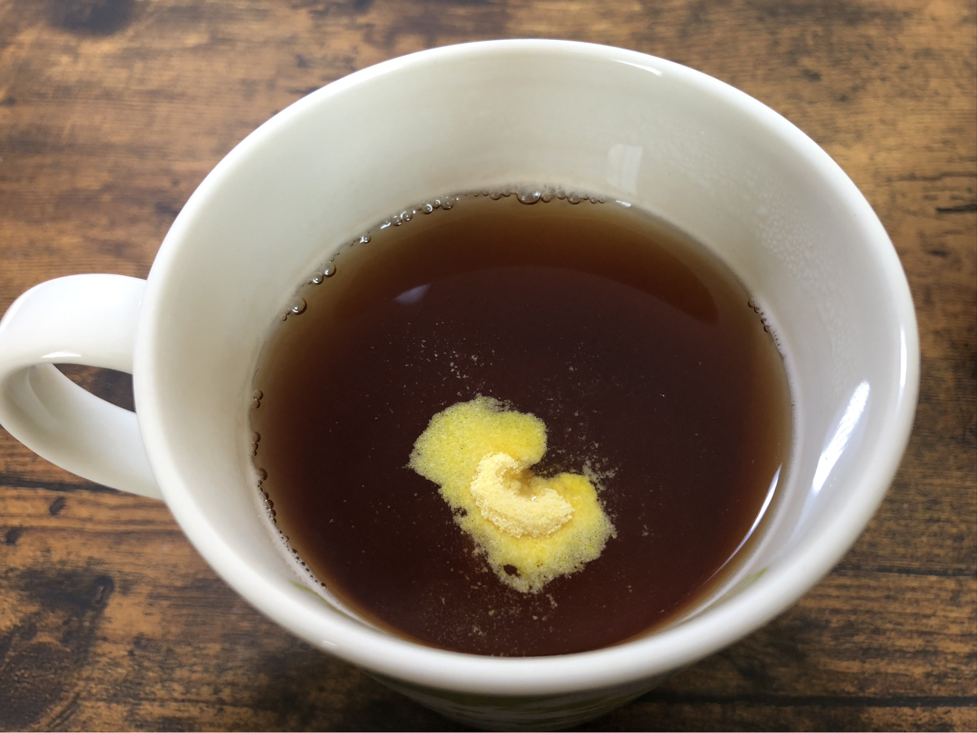 アルフェ ビューティコンク<パウダー>を投入直後の紅茶写真