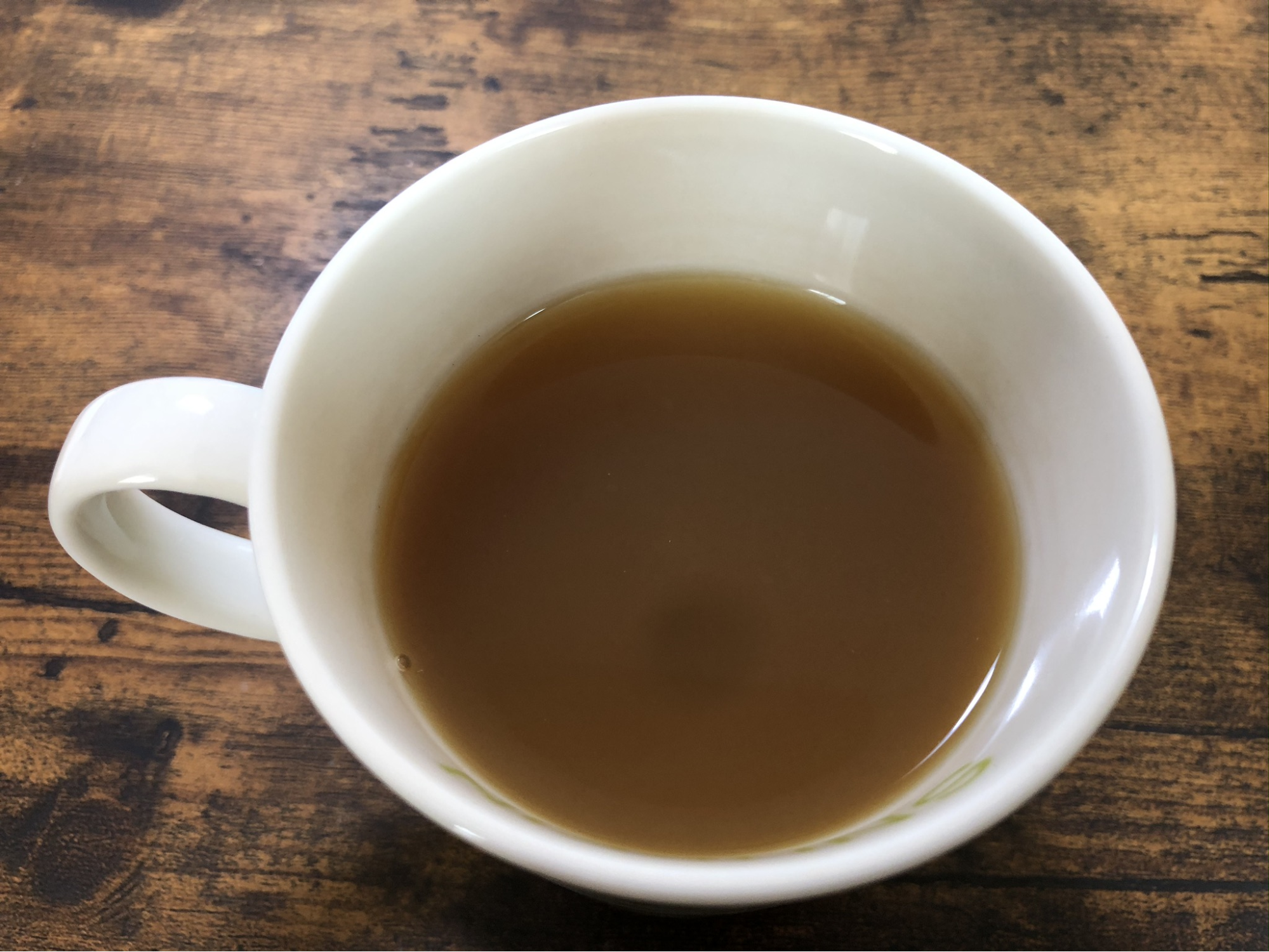 アルフェ ビューティコンク<パウダー>を混ぜた後の紅茶写真