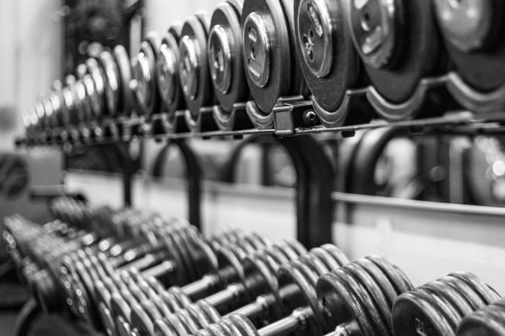 可変式ダンベルとは トレーニング方法や人気商品などを紹介