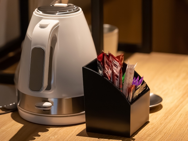 インスタントコーヒーと電気ケトル