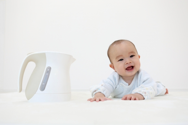 電気ケトルと赤ちゃん