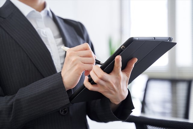 タブレットを使用している画像