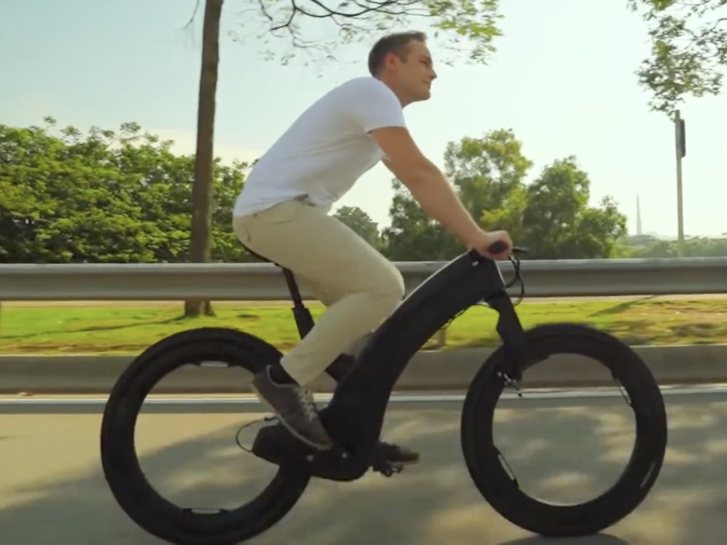 ハブもねぇ!スポークもねぇ!ドーナツみたいなタイヤのe-bike「Reevo ハブもねぇ!スポークもねぇ!ドーナツみたいなタイヤのe-bike「Reevo