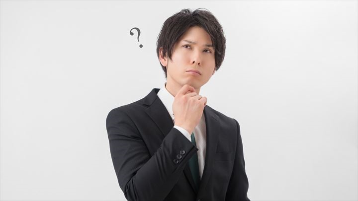 疑問を持つビジネスマン