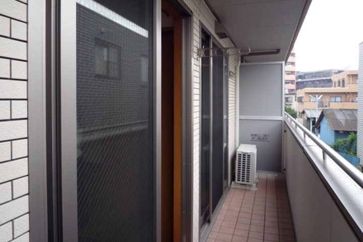 一般的なマンションのベランダ