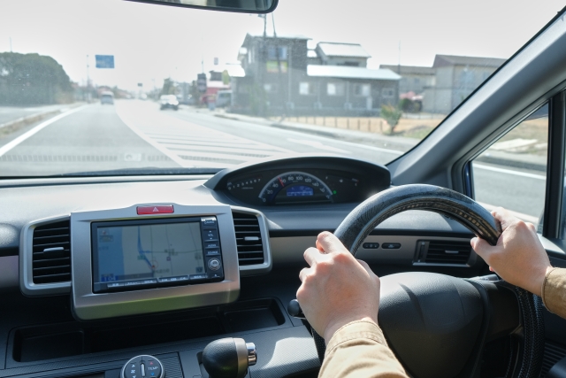 車を運転している写真