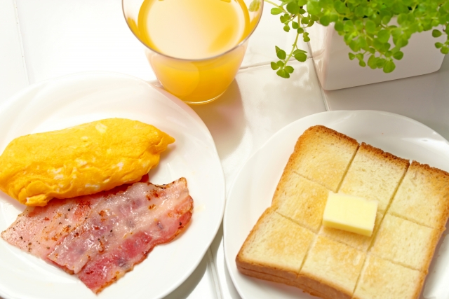 朝食にフルーツジュース