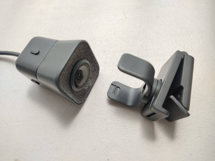ロジクールStreamCam C980GRとアタッチメントの写真