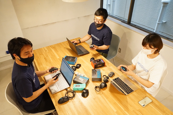 編集部員が検証している様子