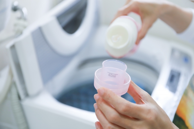 柔軟剤入り洗剤を使っている写真