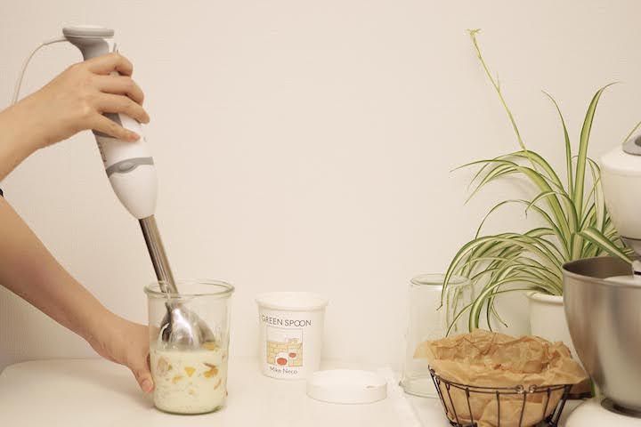 スムージーを作っているシーン