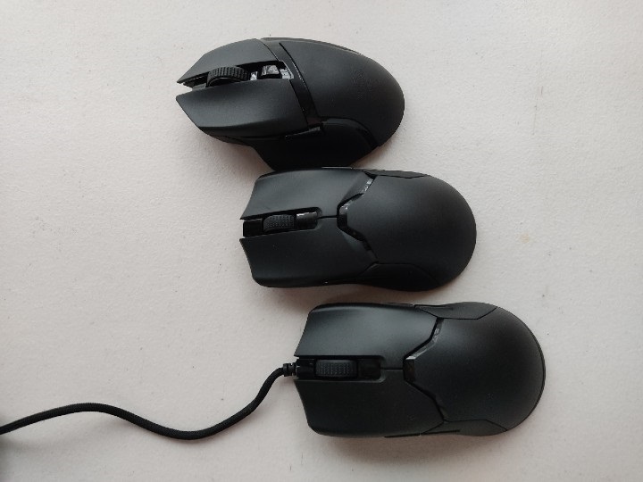 3台のRazerマウスを並べた写真