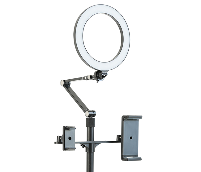 自撮りやWeb会議のクオリティが劇的アップ！1本で3役こなす撮影