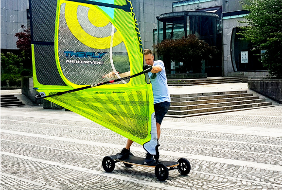 陸上でウィンドサーフィンが楽しめる専用ボード「Urban Breez