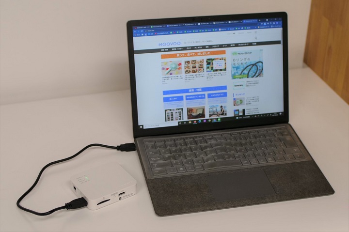 PCにつないでSDカードリーダーとして使っているところ