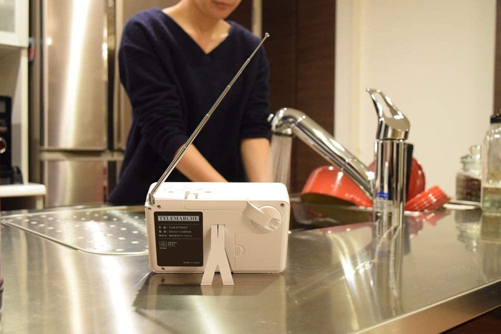 キッチンでテレビ