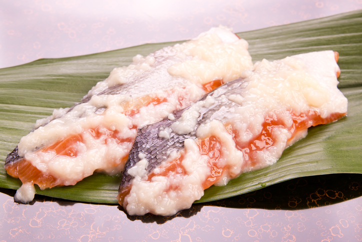 塩麴で料理をしている画像