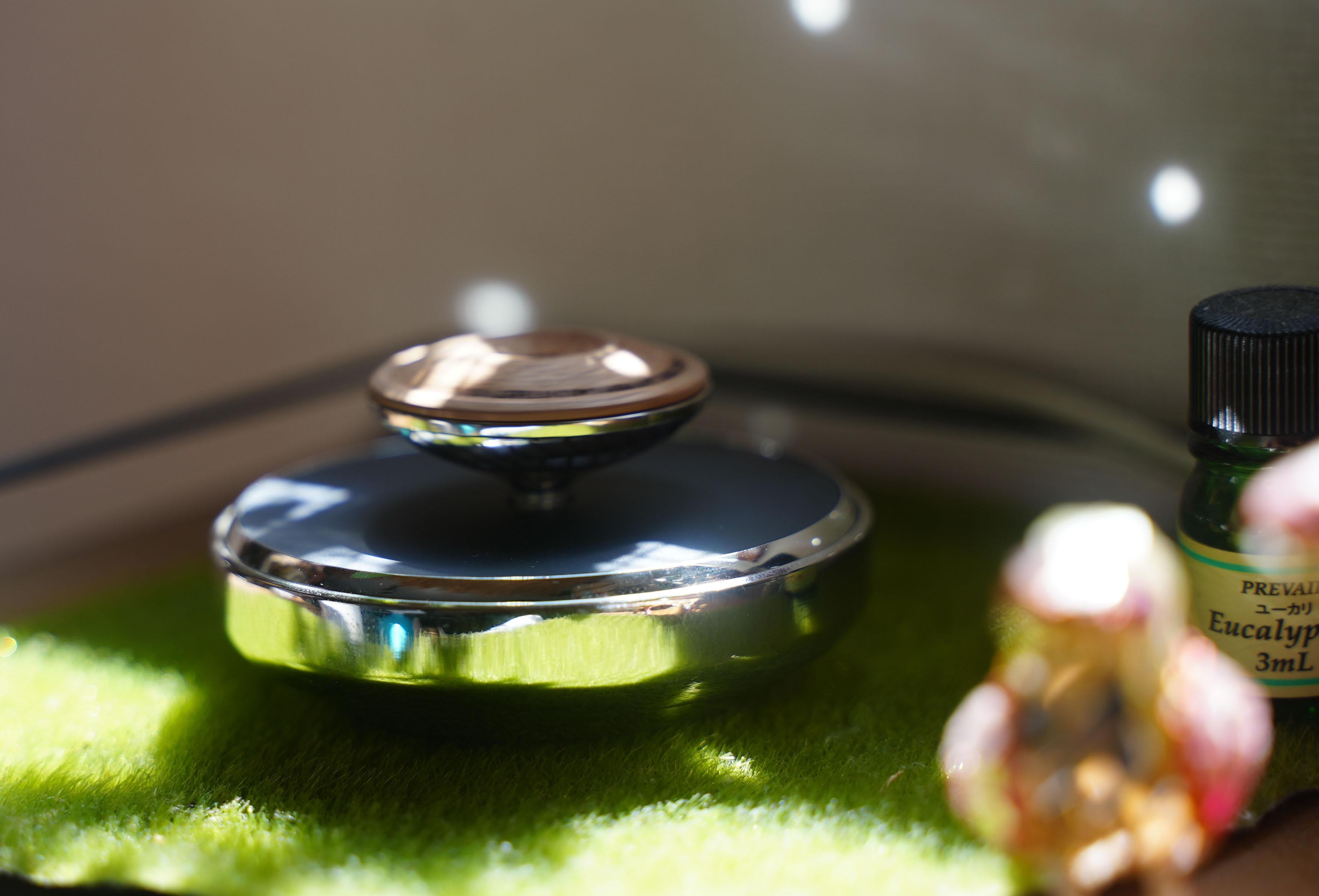 まるで香りを拡散するufo 新感覚のアロマディフューザー Solaroma Bouncy バウンシー まるで香りを拡散するufo 新感覚のアロマディフューザー Solaroma Bouncy バウンシー