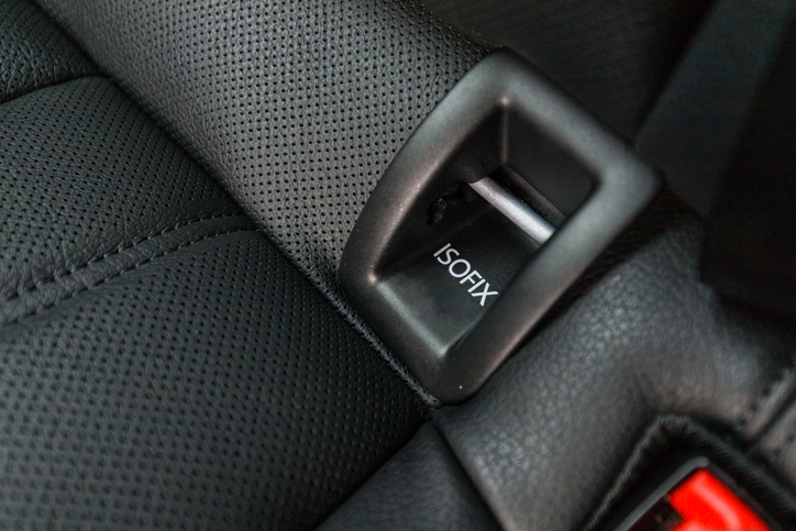 車のISOFIX固定金具