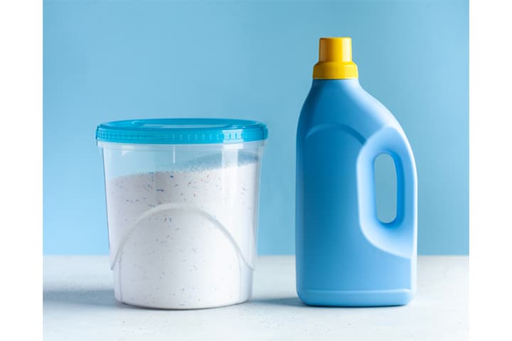 漂白剤の粉末タイプと液体タイプ