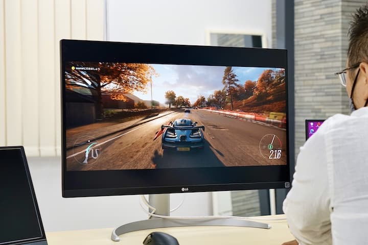 27UP850-Wでゲーム画面を写した様子
