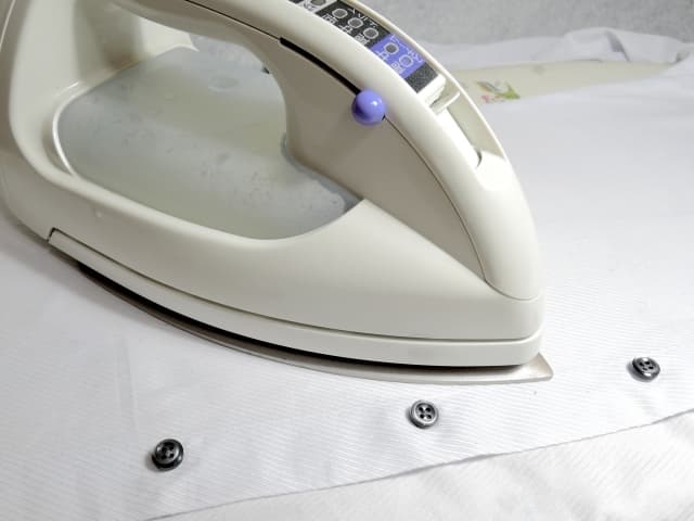アイロン作業中の写真