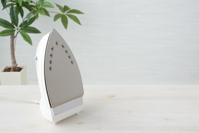 白くておしゃれなスチームアイロン