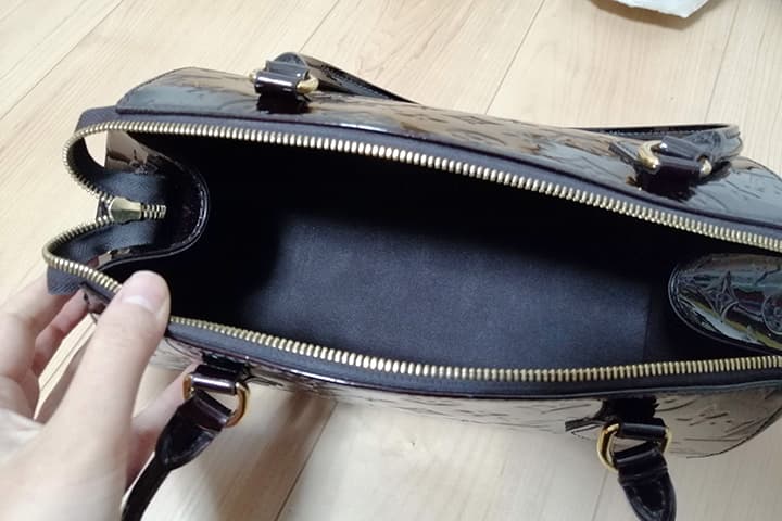 ラクサスのバッグの中の画像