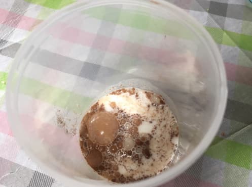 シェーカーにbesupと牛乳を入れた画像