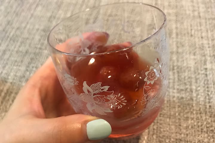 グラスに入ったいちごハイボール