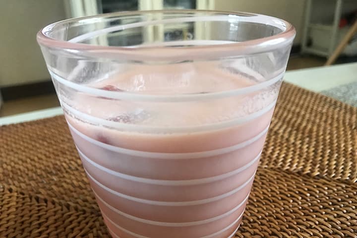 いちごミルクウイスキーカクテル