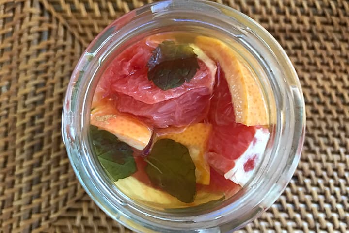 ウイスキーに漬け込んだピンクグレープフルーツ