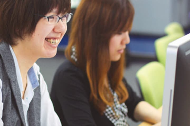 WEB ディレクターのお仕事内容を先輩が語る | 憧れクリエーターのお仕事図鑑のイメージ画像