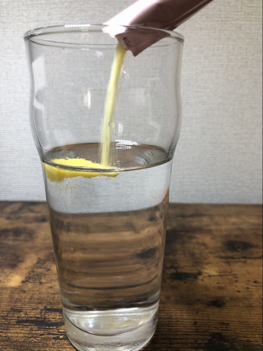 アルフェ ビューティコンク<パウダー>を投入した水の写真