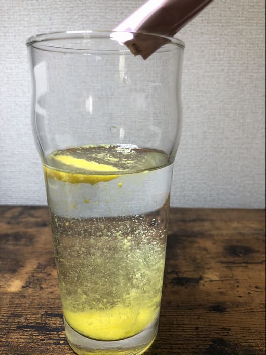 アルフェ ビューティコンク<パウダー>を投入した水の写真