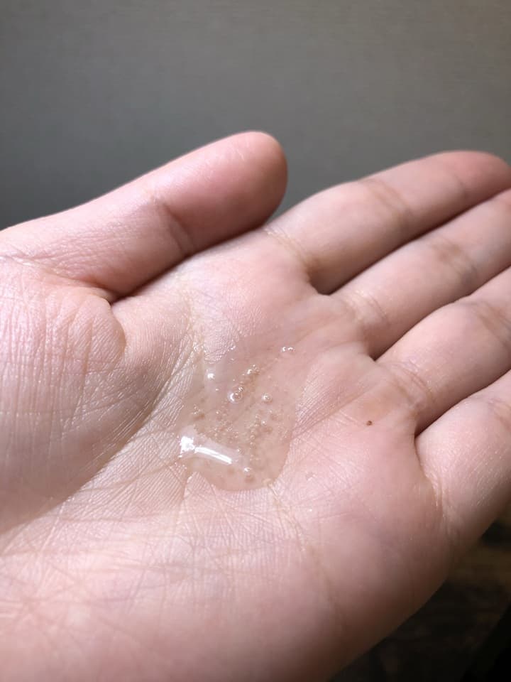 POLA B.A ローションを手にとった写真