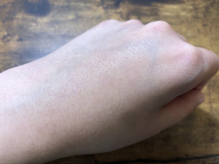 POLA B.A ミルク 手に馴染ませた後の写真