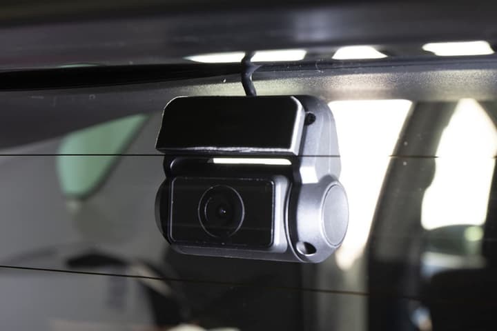 車内に取り付けた後方用カメラの写真