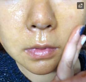 ブラックソープでマッサージしている写真